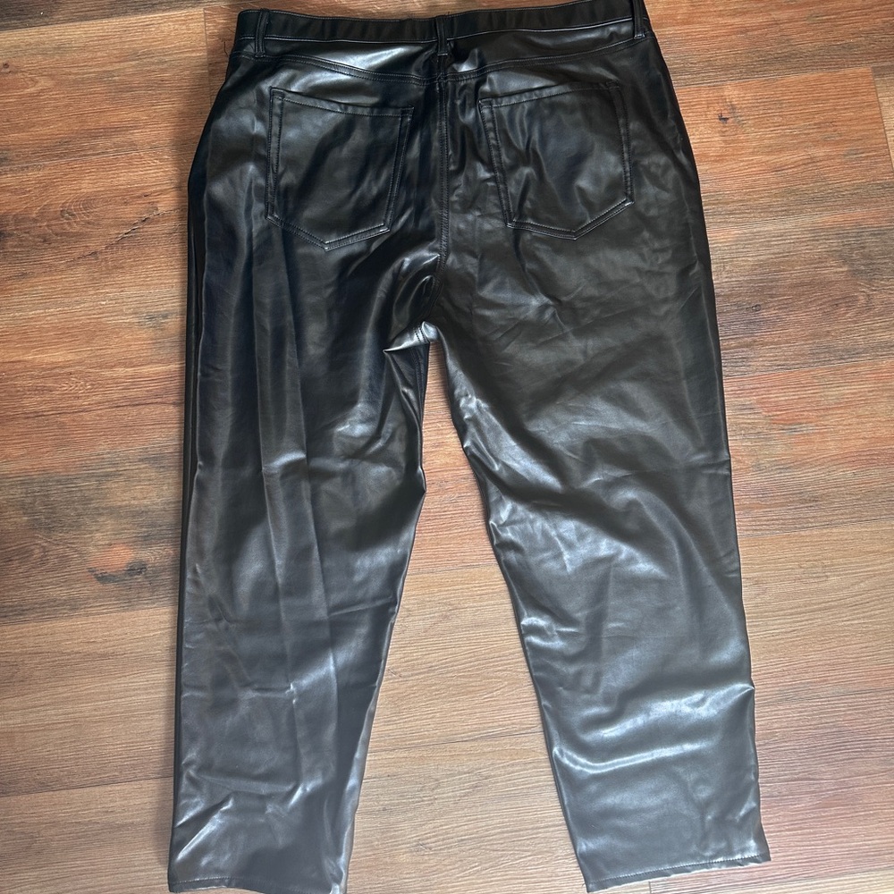 Abercrombie Black Vegan Leather High Rise Ankle Straight Pants | Size 35 Curve